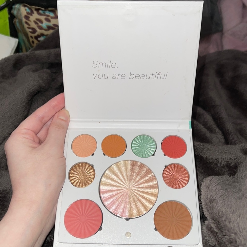 OFRA MIXED PALETTE EYESHADOW, HIGHLIGHTER & BLISH all in one palette!